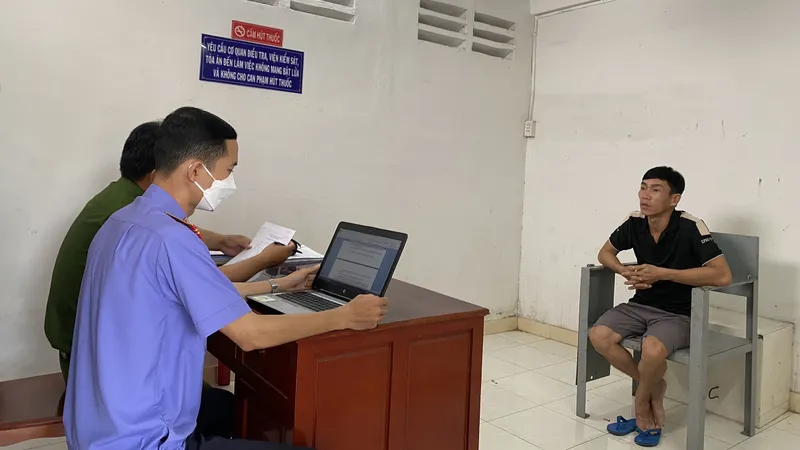 Bắt 2 thanh niên chuyên trộm điện thoại, máy tính trong cửa hàng ở nhiều tỉnh
