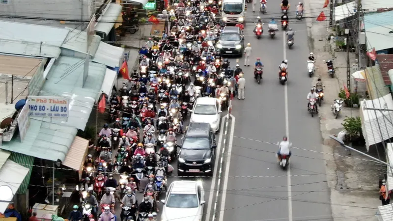 Mệt mỏi khi qua phà Cát Lái