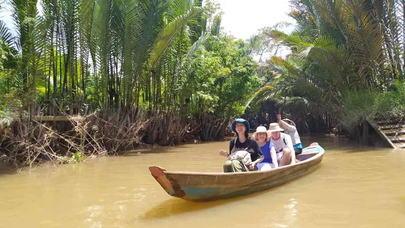 Xuống thuyền miền Tây 