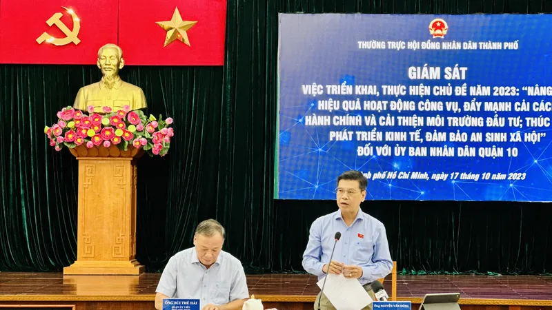 Phó Chủ tịch HĐND TPHCM Nguyễn Văn Dũng phát biểu tại buổi giám sát. Ảnh: CHÍ THẠCH 