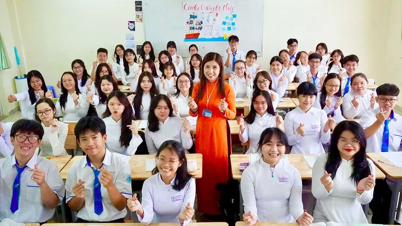 Giáo viên trung học phổ thông: Thắp lên ngọn lửa niềm tin