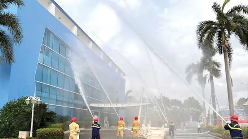 Tập huấn kỹ năng thoát hiểm và dập tắt đám cháy