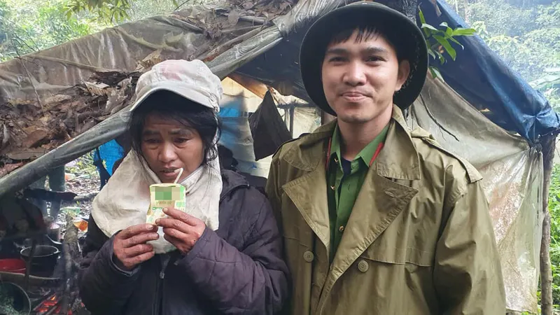 Giải cứu người phụ nữ thất lạc trong rừng 5 ngày, phải ngủ trên cây để sinh tồn 