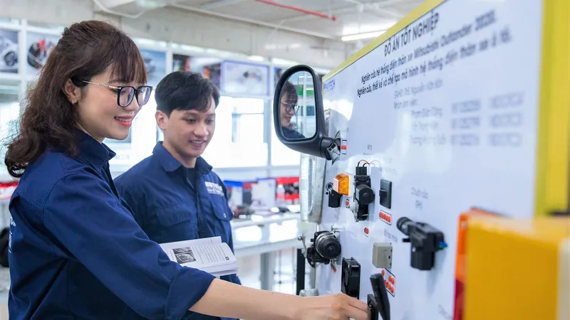 Ngăn chặn thương mại hóa giáo dục đại học ngoài công lập - Bài 1: Lợi nhuận ngàn tỷ, gánh nặng người học