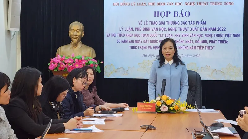 Hội thảo về lý luận phê bình văn học nghệ thuật Việt Nam 50 năm sau ngày đất nước hòa bình, thống nhất