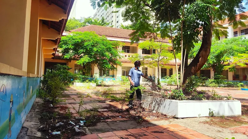 Trường lớp thiếu, trường học bỏ hoang