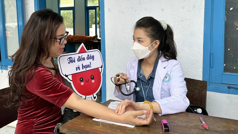 Cán bộ, công nhân viên Công ty Nhiệt điện Vĩnh Tân tham gia hiến máu tình nguyện