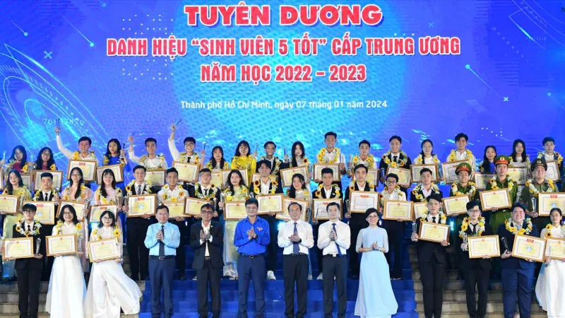 Tuyên dương 1.197 học sinh, sinh viên tiêu biểu