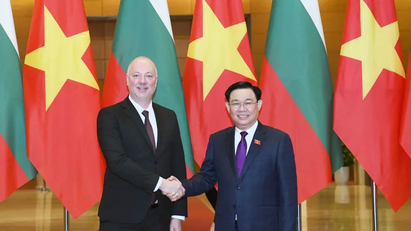 Việt Nam - Bulgaria tăng cường hợp tác quốc phòng - an ninh