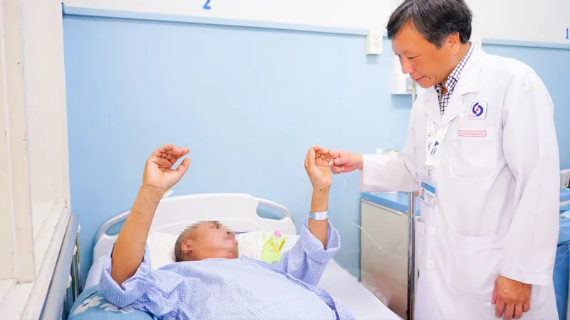 Phẫu thuật thành công hai bệnh nhân có khối u não kích thước lớn