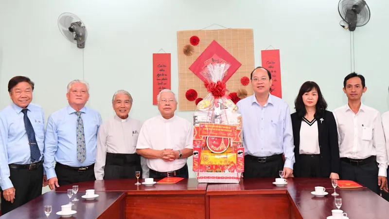 Đồng chí Nguyễn Hồ Hải thăm, chúc tết các cơ sở, cá nhân nhân sĩ, trí thức, chức sắc, chức việc tôn giáo