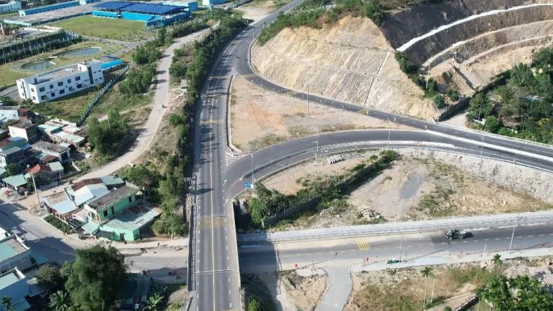 Đường về tết gần hơn - Bài 3: Tổng lực cho bức tranh giao thông tươi sáng