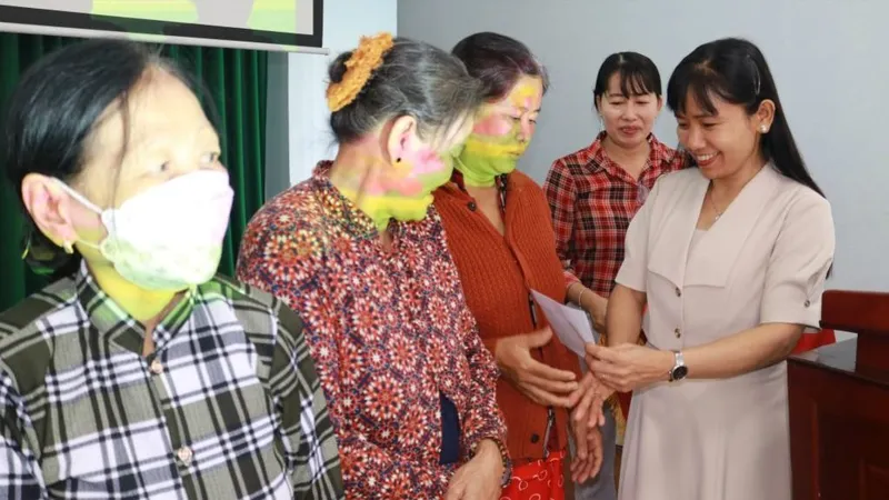 Công ty XSKT Đồng Tháp trao quà tết đến người dân có hoàn cảnh khó khăn tại TP Cao Lãnh