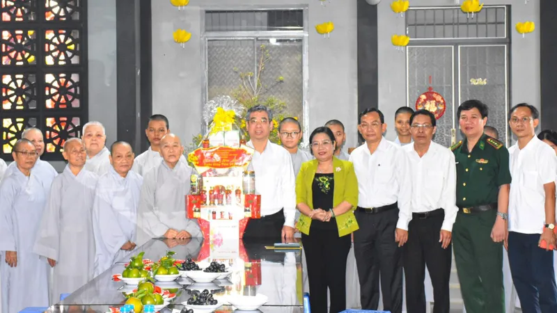 Lãnh đạo TPHCM thăm, chúc tết chùa Đại Giác (Sóc Trăng)