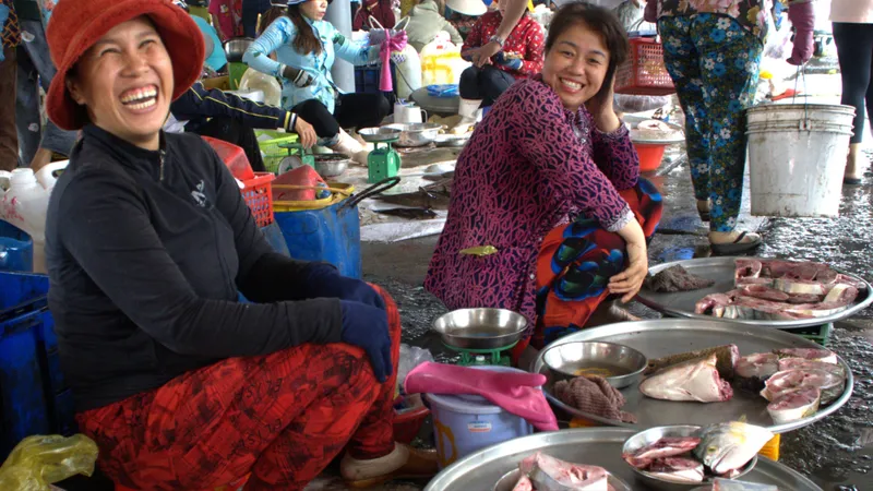  Nhộn nhịp chợ hải sản ngày cuối năm