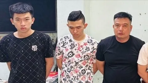 Nhóm đối tượng tại công an 
