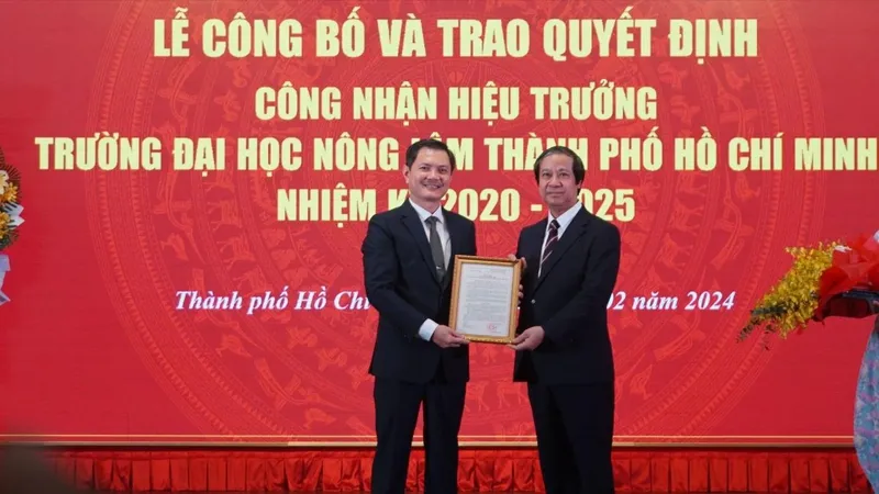 Trao quyết định công nhận Hiệu trưởng Trường ĐH Nông lâm TPHCM