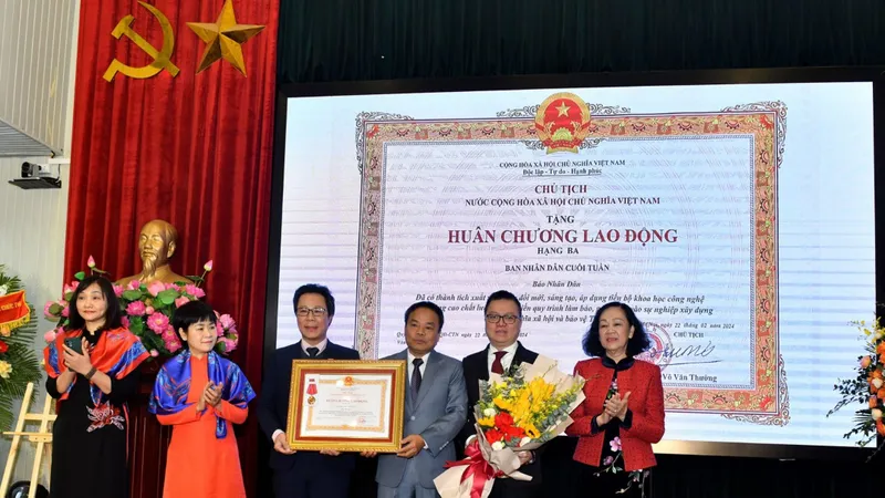 Kỷ niệm 35 năm Ngày Báo Nhân Dân cuối tuần ra số đầu