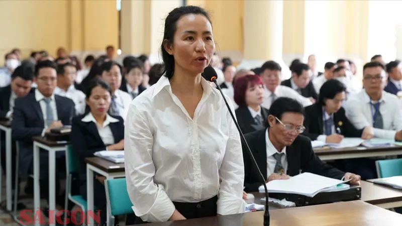 Bị cáo Trần Thị Mỹ Dung, cựu Phó Tổng Giám đốc SCB tại tòa. Ảnh: HOÀNG HÙNG