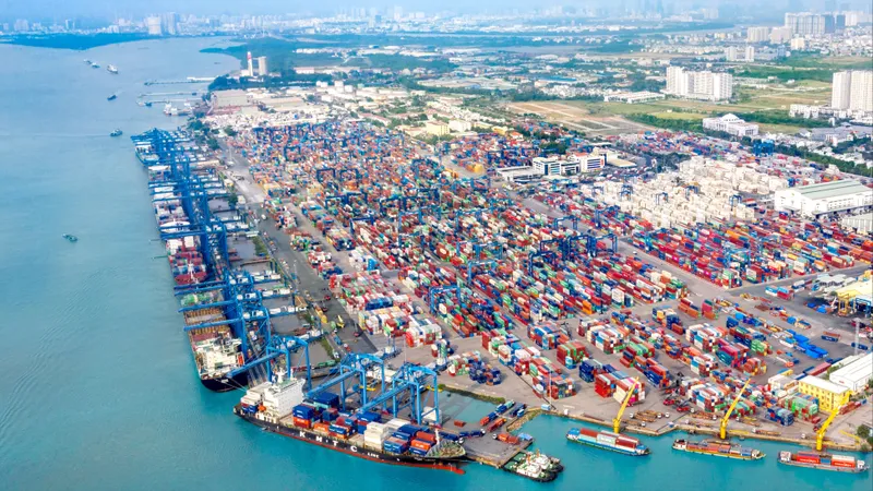 Tân cảng Sài Gòn đóng góp 16% cho ngân sách TPHCM