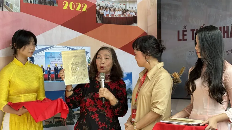 Bảo tàng Báo chí Việt Nam tiếp nhận hiện vật báo chí từ năm tháng chiến trường