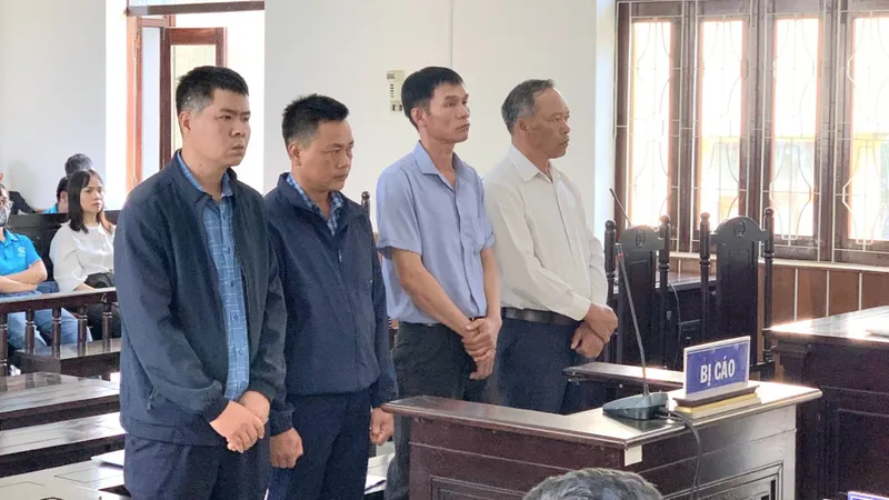 Ký khống khối lượng đền bù, nhiều cán bộ lĩnh án