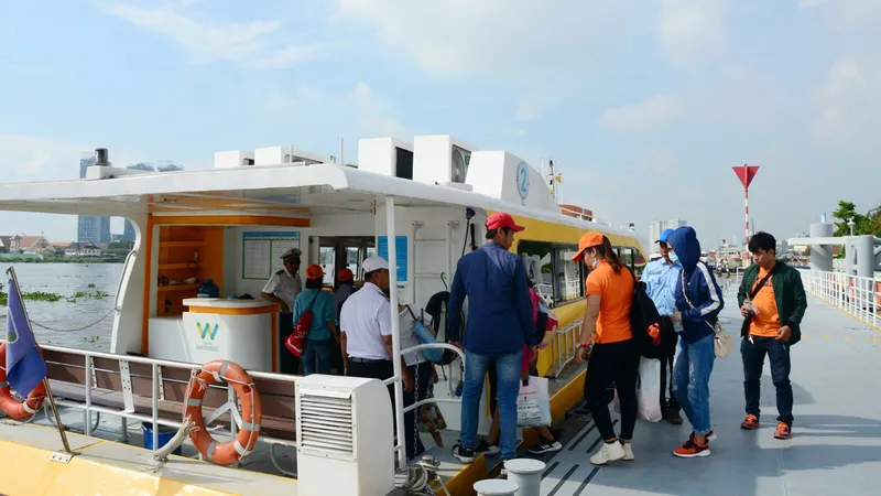 Tour tuyến, dịch vụ du lịch “nhảy giá”