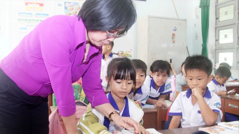 Chắp cánh cho học trò nghèo nơi biển mặn