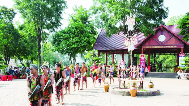 Trên quê hương “Tiếng chày trên sóc Bom Bo”