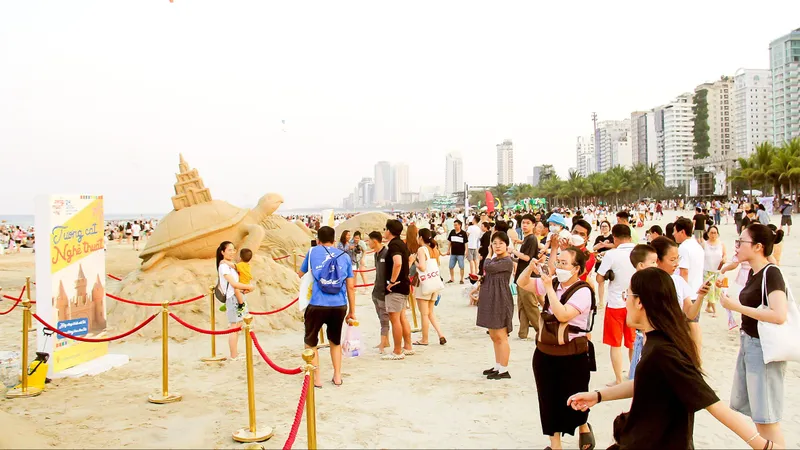 Ngày đầu kỳ nghỉ lễ: Các điểm du lịch hút khách, đường sá thông thoáng