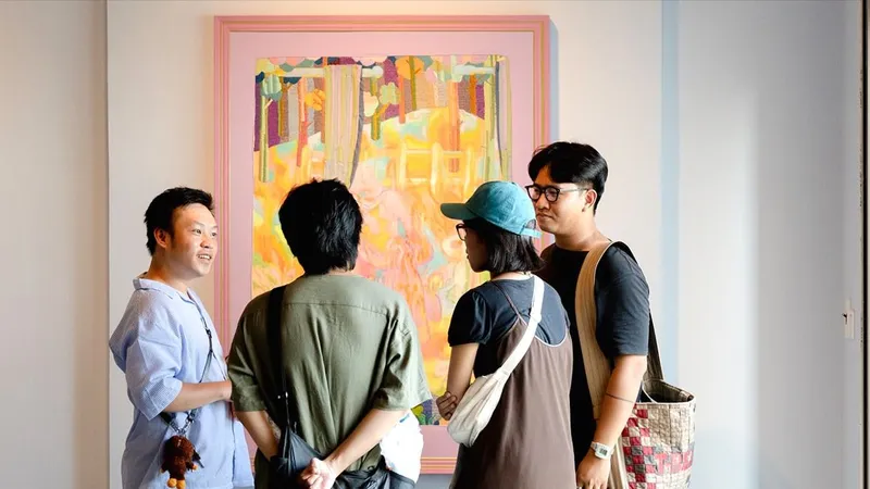 Triển lãm “Ngân nga ở đoạn cuối cơn mơ”