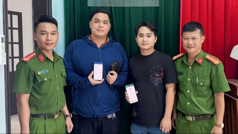 Công an thành phố Huế hỗ trợ để trả lại 160 triệu đồng cho người chuyển khoản nhầm