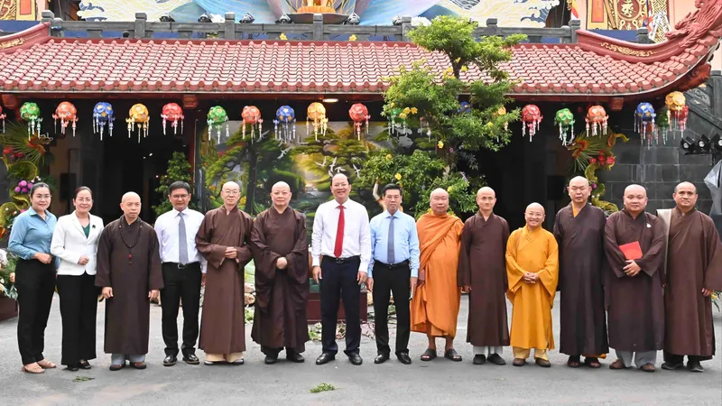 Lãnh đạo TPHCM thăm, chúc mừng Ban Trị sự Giáo hội Phật giáo Việt Nam TPHCM