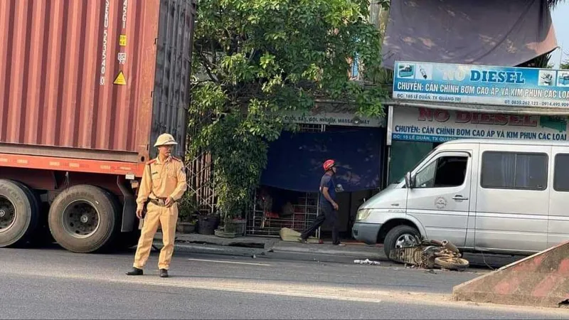 Từ ngày 4-4 đến 21-5, QL 1A qua địa bàn tỉnh Quảng Trị đã xảy ra 4 vụ tai nạn giao thông và tất cả đều liên quan đến xe đầu kéo và xe khách giường nằm trên 30 chỗ, làm chết 3 người, bị thương 1 người