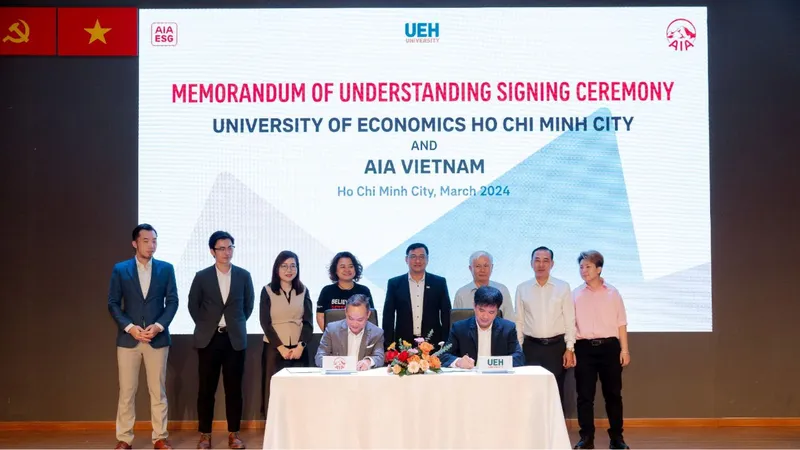 AIA Việt Nam trao nhiều cơ hội phát triển đến sinh viên UEH trong 3 năm tới