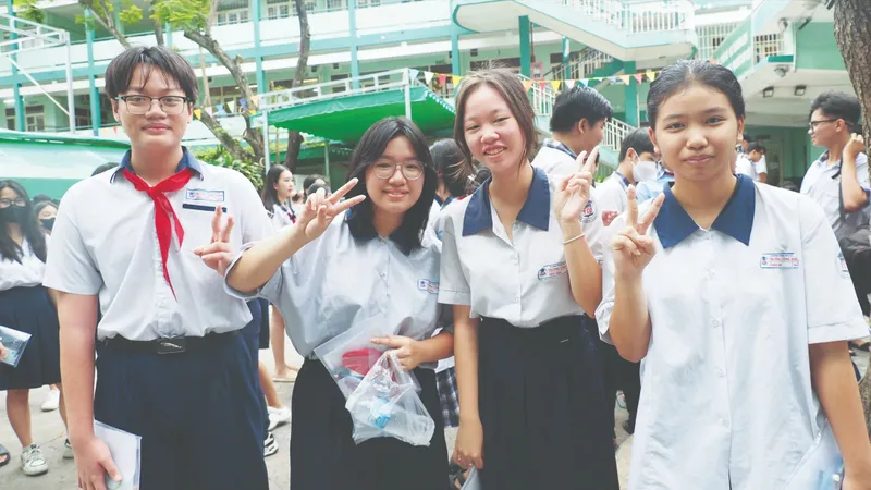 Kỳ thi tuyển sinh lớp 10 công lập: Căng thẳng suất vào trường tốp giữa