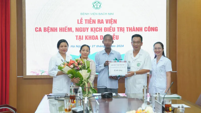 Cứu sống nam thanh niên 19 tuổi mắc căn bệnh chưa từng ghi nhận ở Việt Nam