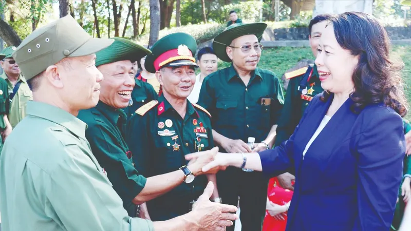 Phó Chủ tịch nước Võ Thị Ánh Xuân tri ân các anh hùng liệt sĩ tại Quảng Trị