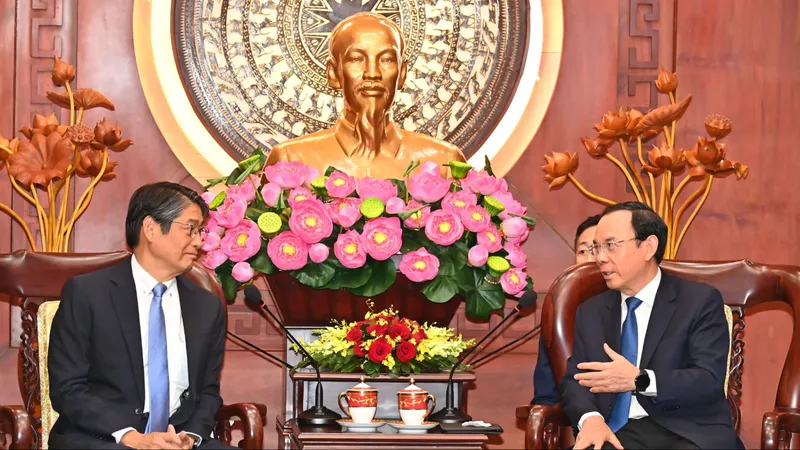 Đồng chí Nguyễn Văn Nên tiếp Đại sứ Nhật Bản tại Việt Nam Ito Naoki. Ảnh : VIỆT DŨNG