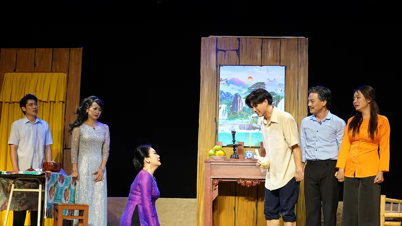 Góc khuất tâm hồn trong "Tía ơi, má dìa!"