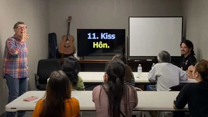 Đủ cách người Việt học tiếng của người bản xứ