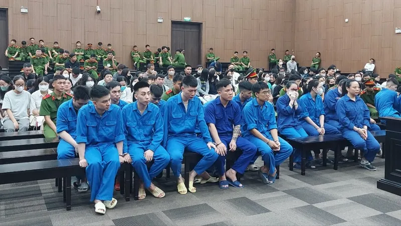 Xét xử nhóm cho vay nặng lãi: Thu hồi nợ bằng cách chửi bới, cắt ghép ảnh