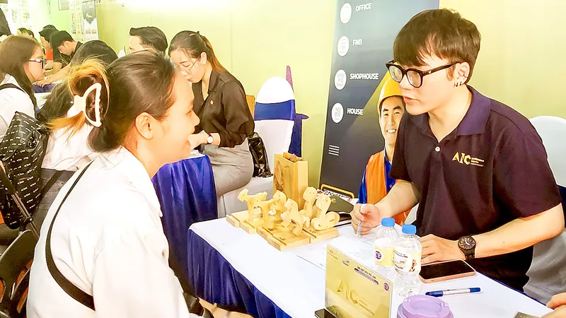 Đơn hàng tăng, doanh nghiệp tăng tốc tuyển công nhân