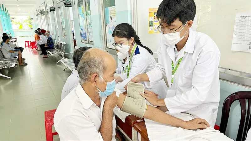 Người cao tuổi “ngại” khám sức khỏe miễn phí, vì sao?