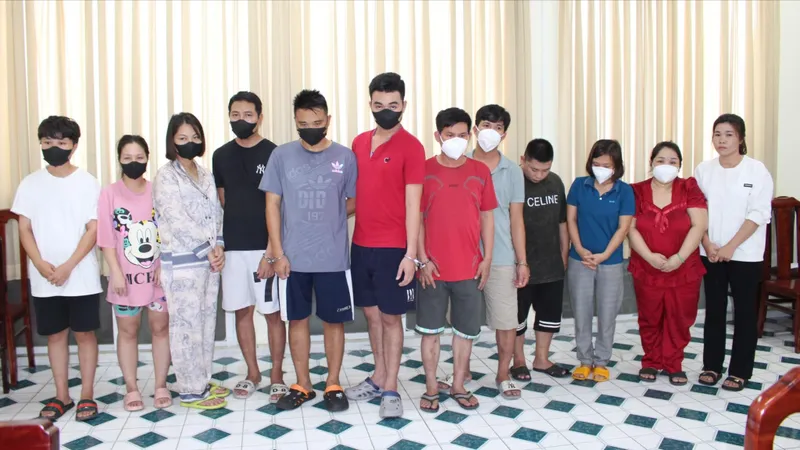 Nhóm đối tượng tại cơ quan công an
