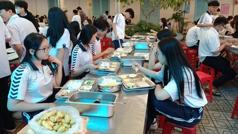 TPHCM: Hai phương án tổ chức bãi giữ xe, căn tin trường học