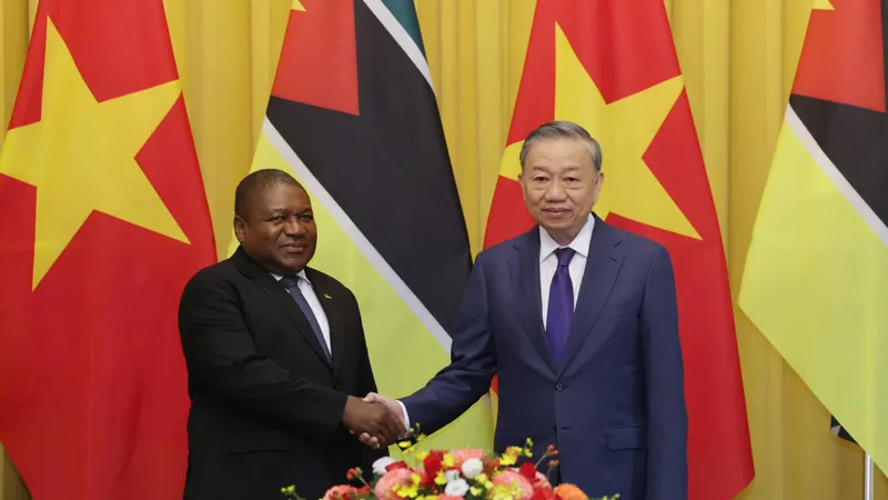 Tổng Bí thư, Chủ tịch nước Tô Lâm chủ trì lễ đón và hội đàm với Tổng thống Mozambique