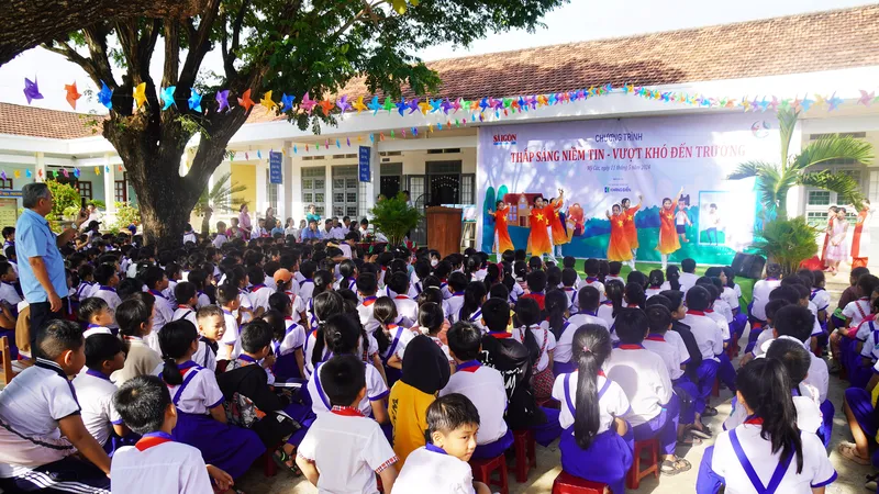 Chương trình “Thắp sáng niềm tin - Vượt khó đến trường” sẵn sàng hỗ trợ học sinh trở lại trường sau bão lũ 