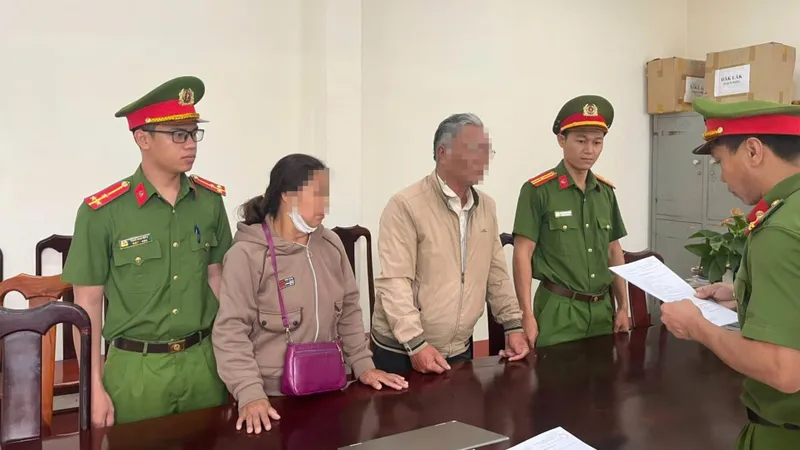 Bí thư và trưởng thôn lợi dụng chức vụ, quyền hạn trong thi hành công vụ