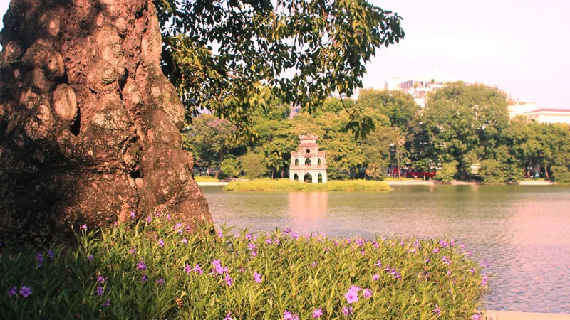 Hà Nội lung linh ngày thường
